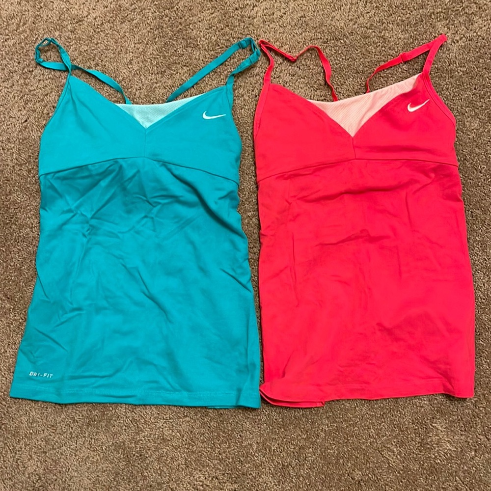 Set of 2 Nike Sports Tops